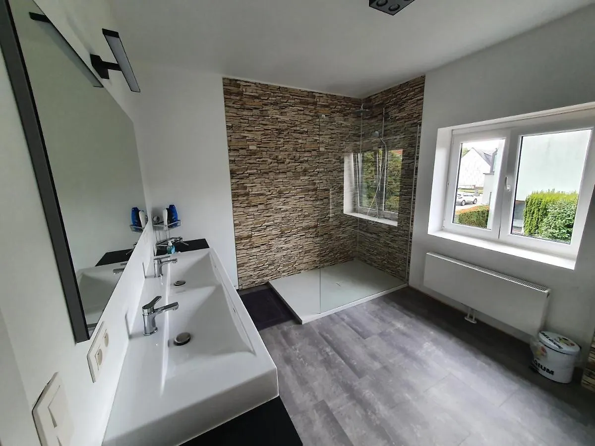 Private Room With Shared Spaces Ranst Homestay